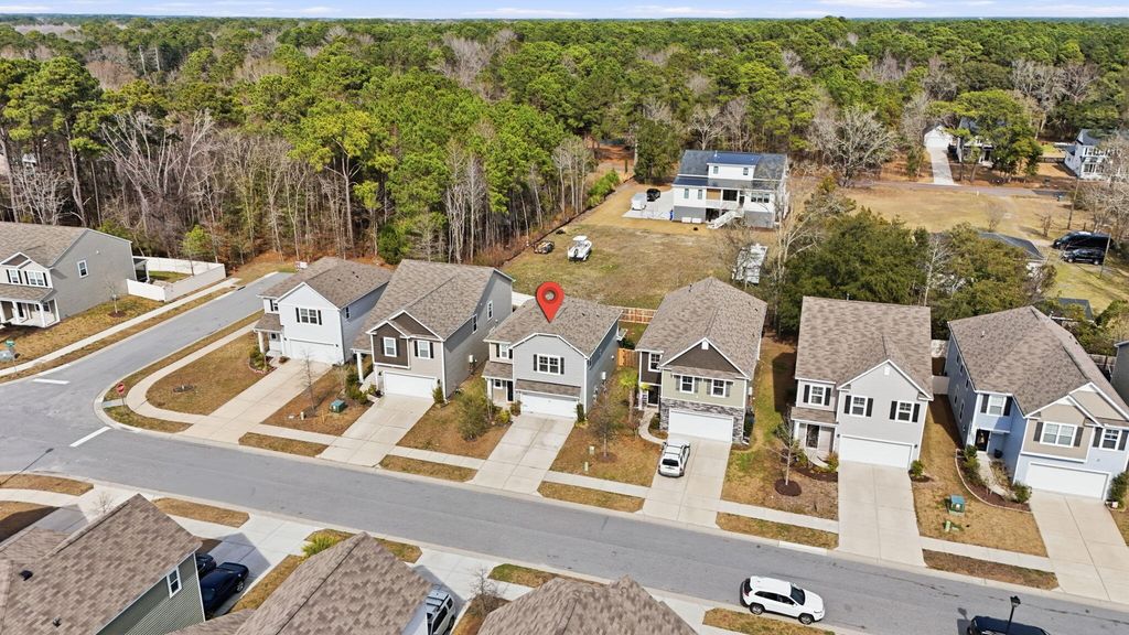 Image 30 of property listing at 3822 Sawmill Court, Mount Pleasant, SC 29429