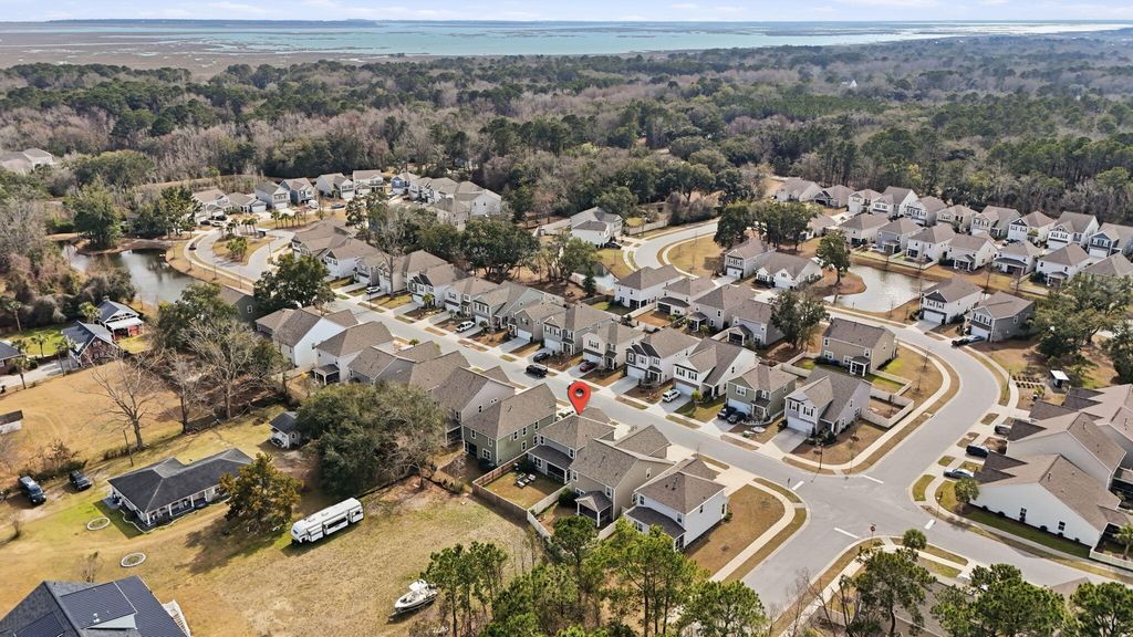 Image 33 of property listing at 3822 Sawmill Court, Mount Pleasant, SC 29429