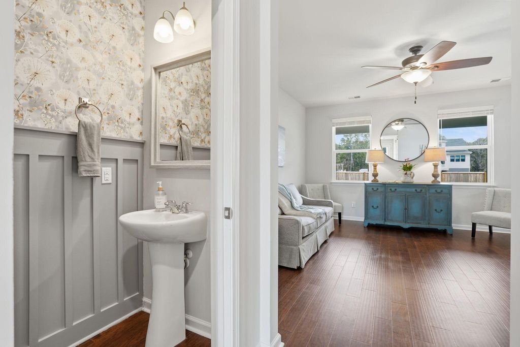 Image 5 of property listing at 3822 Sawmill Court, Mount Pleasant, SC 29429