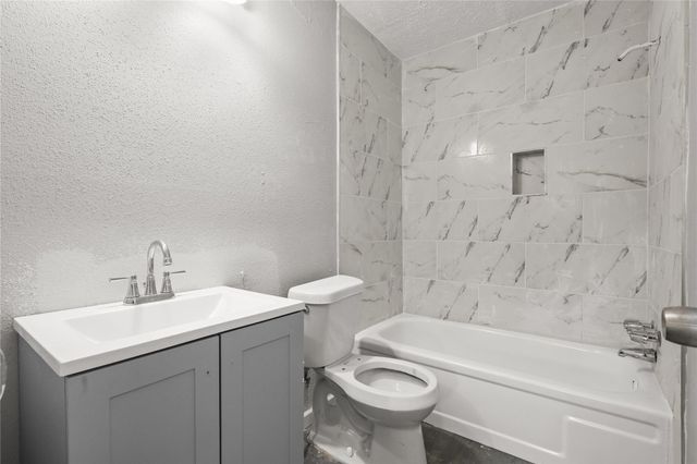 10027 Towne Mist Drive, Sugar Land, TX 77498