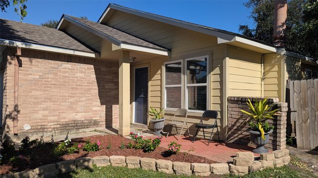 10027 Towne Mist Drive, Sugar Land, TX 77498