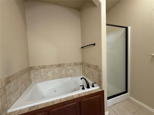 1353 S Blue Willow Avenue, Fayetteville, AR 72701