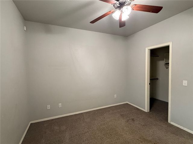 1353 S Blue Willow Avenue, Fayetteville, AR 72701