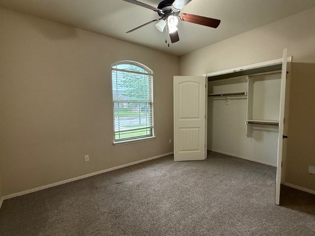1353 S Blue Willow Avenue, Fayetteville, AR 72701