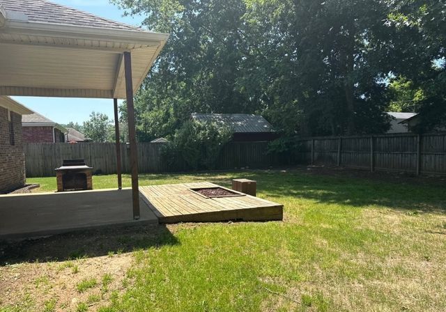 1353 S Blue Willow Avenue, Fayetteville, AR 72701