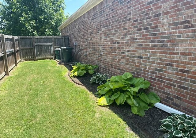 1353 S Blue Willow Avenue, Fayetteville, AR 72701
