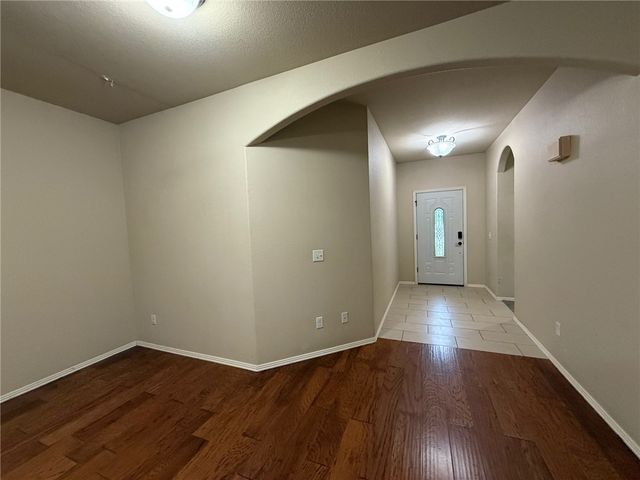 1353 S Blue Willow Avenue, Fayetteville, AR 72701