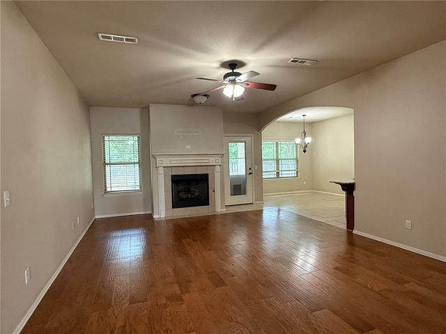 1353 S Blue Willow Avenue, Fayetteville, AR 72701