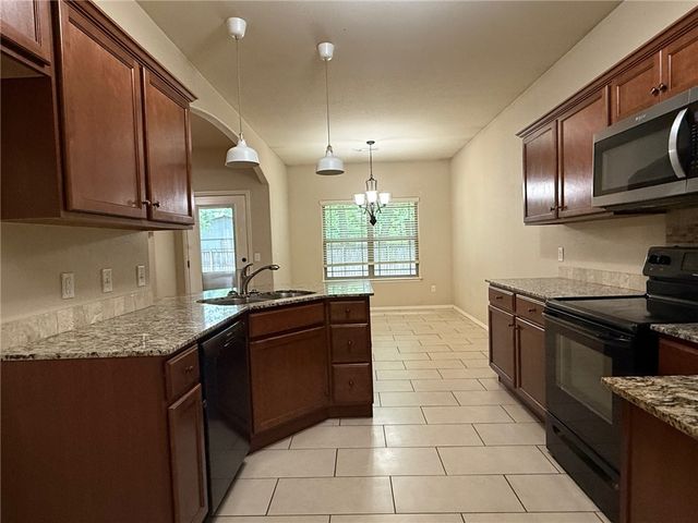 1353 S Blue Willow Avenue, Fayetteville, AR 72701