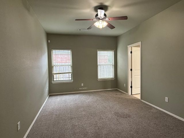 1353 S Blue Willow Avenue, Fayetteville, AR 72701
