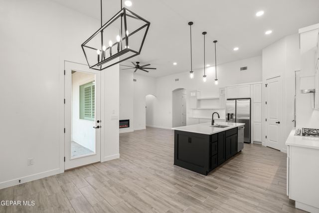 1817 Schyler Love Lane, El Paso, TX 79928