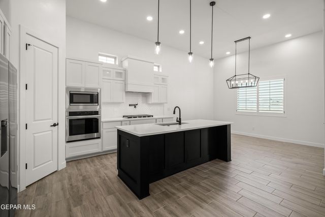 1817 Schyler Love Lane, El Paso, TX 79928