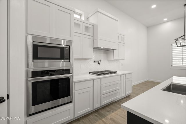 1817 Schyler Love Lane, El Paso, TX 79928