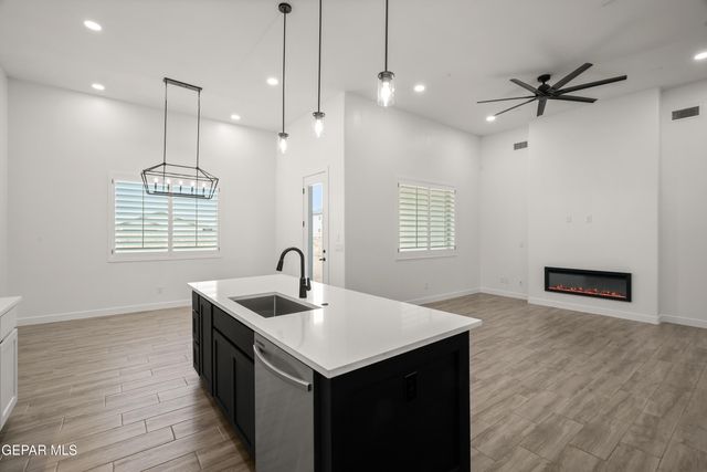 1817 Schyler Love Lane, El Paso, TX 79928