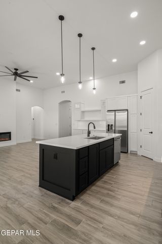 1817 Schyler Love Lane, El Paso, TX 79928