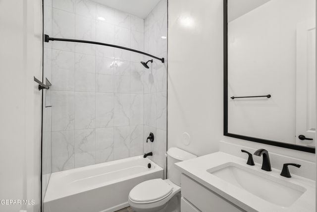 1817 Schyler Love Lane, El Paso, TX 79928