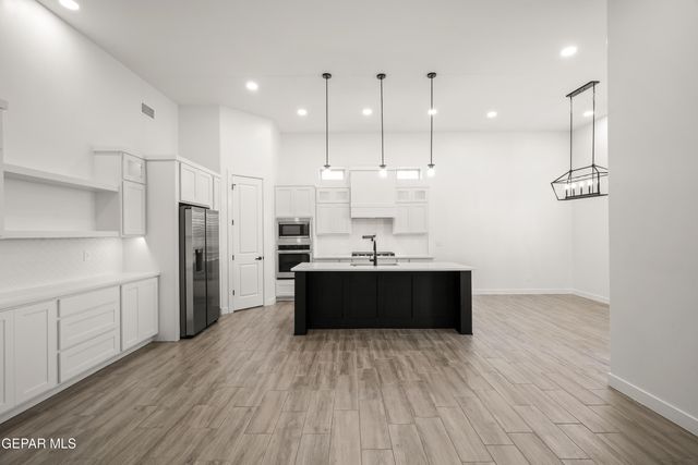 1817 Schyler Love Lane, El Paso, TX 79928