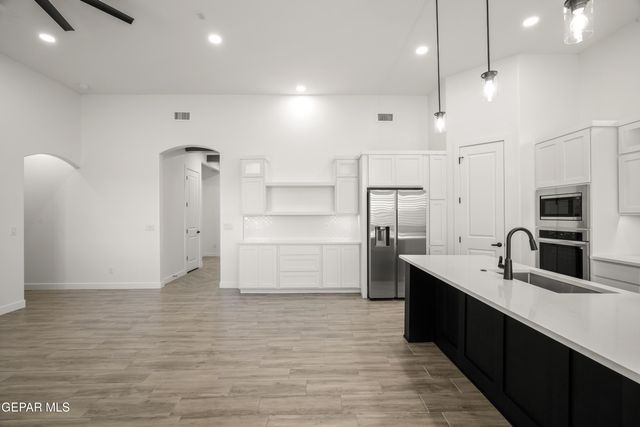 1817 Schyler Love Lane, El Paso, TX 79928