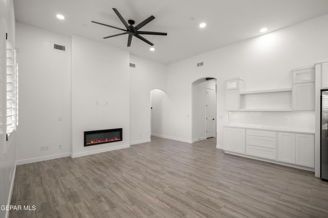 1817 Schyler Love Lane, El Paso, TX 79928