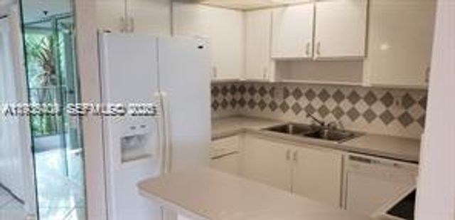 3100 W Rolling Hills Cir 308, Davie, FL 33328