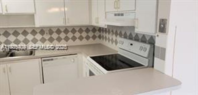 3100 W Rolling Hills Cir 308, Davie, FL 33328