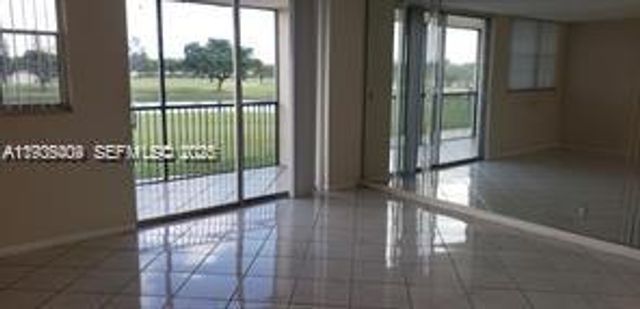 3100 W Rolling Hills Cir 308, Davie, FL 33328