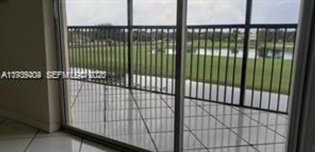 3100 W Rolling Hills Cir 308, Davie, FL 33328