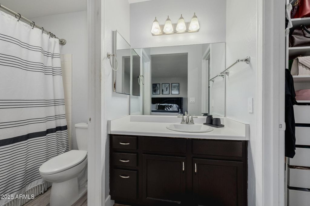 Image 25 of property listing at 11962 W BERKELEY Road, Avondale, AZ 85392