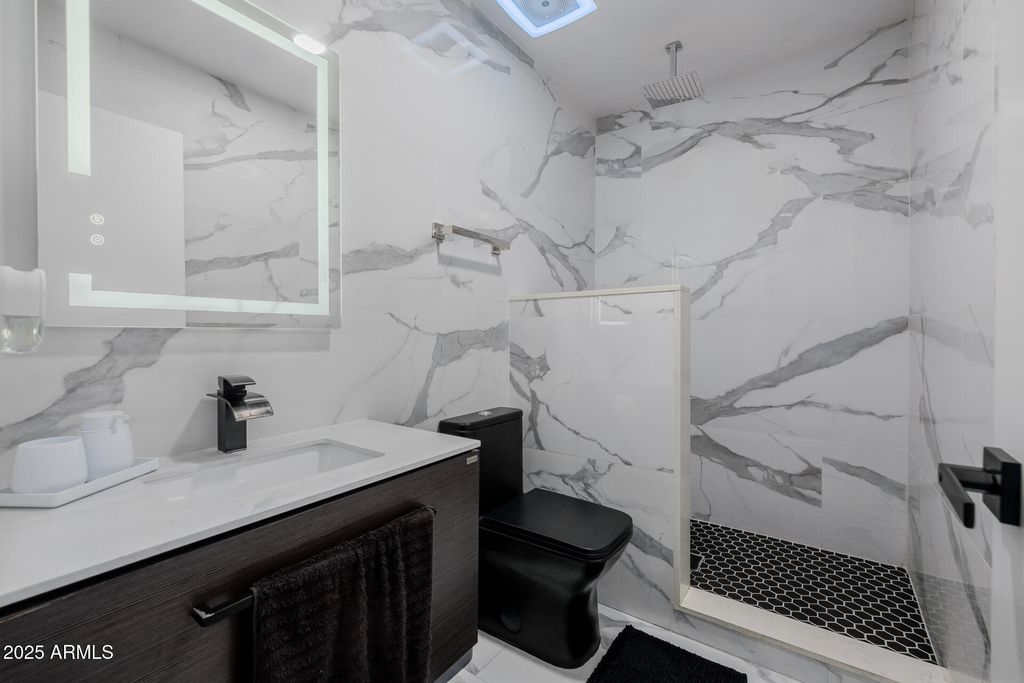 Image 34 of property listing at 11962 W BERKELEY Road, Avondale, AZ 85392