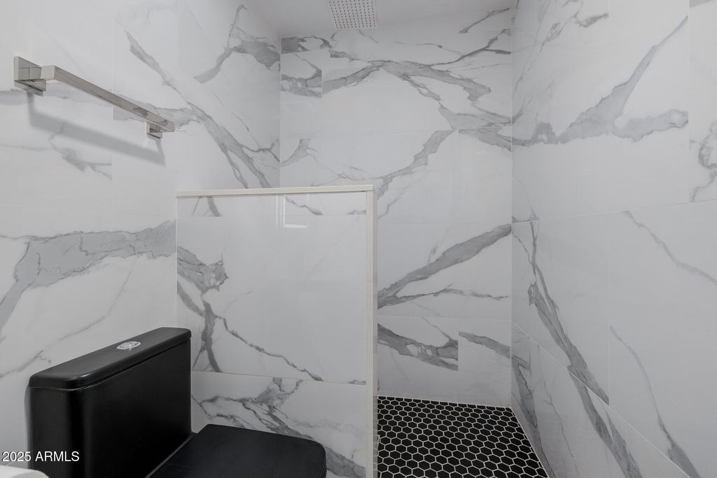 Image 35 of property listing at 11962 W BERKELEY Road, Avondale, AZ 85392