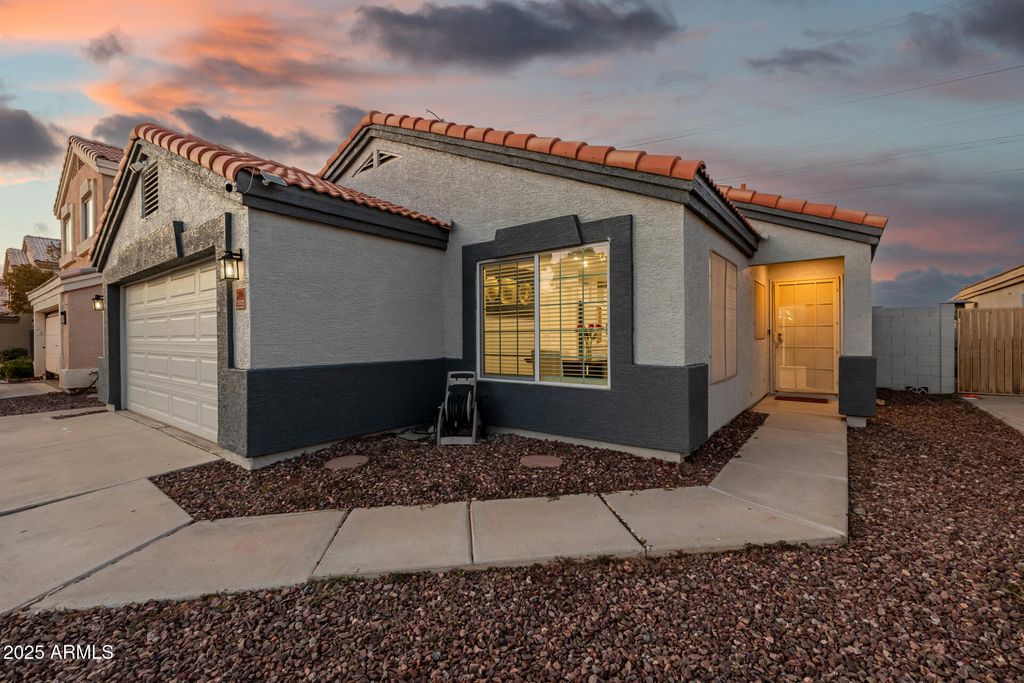 Image 8 of property listing at 11962 W BERKELEY Road, Avondale, AZ 85392