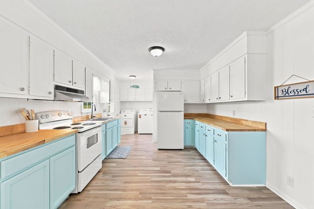 1967 Mt Olive Highway, Newton Grove, NC 28366