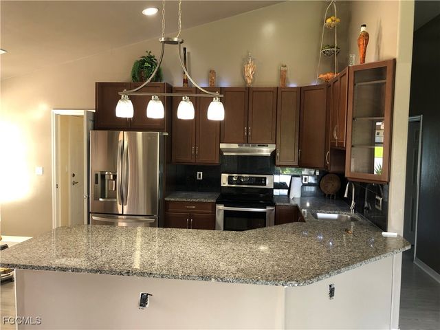 7500 Cameron CIR, Fort Myers, FL 33912