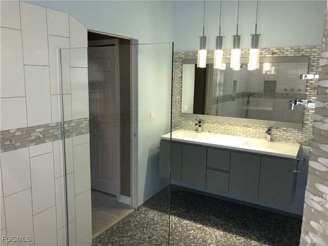 7500 Cameron CIR, Fort Myers, FL 33912