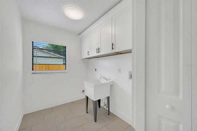 7818 CAPWOOD AVENUE, Tampa, FL 33637
