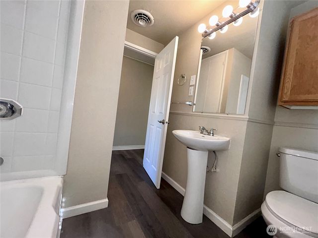 2735 Locust Avenue W, University Place, WA 98466