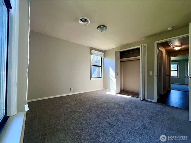 2735 Locust Avenue W, University Place, WA 98466