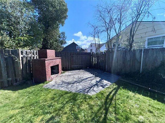 2735 Locust Avenue W, University Place, WA 98466