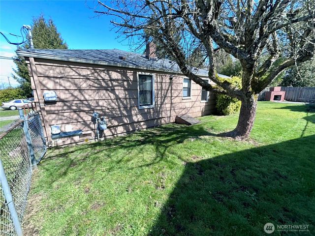 2735 Locust Avenue W, University Place, WA 98466