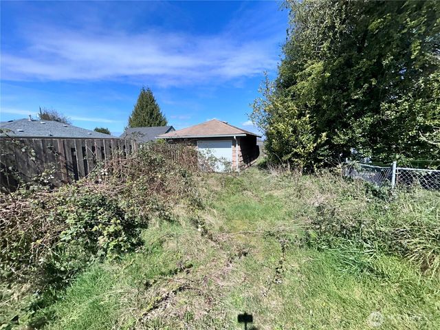 2735 Locust Avenue W, University Place, WA 98466