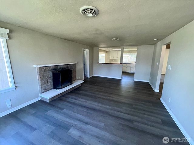 2735 Locust Avenue W, University Place, WA 98466