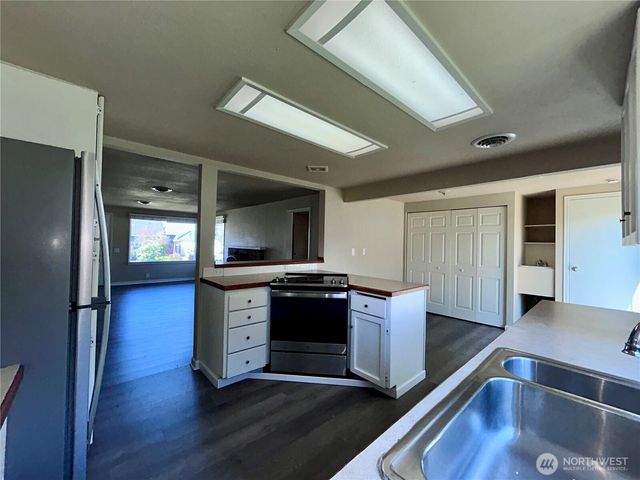 2735 Locust Avenue W, University Place, WA 98466