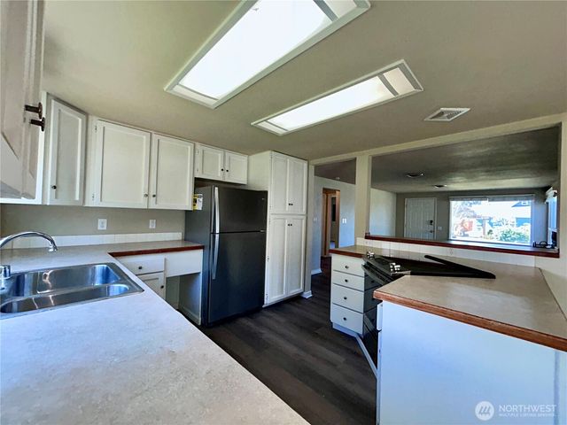 2735 Locust Avenue W, University Place, WA 98466