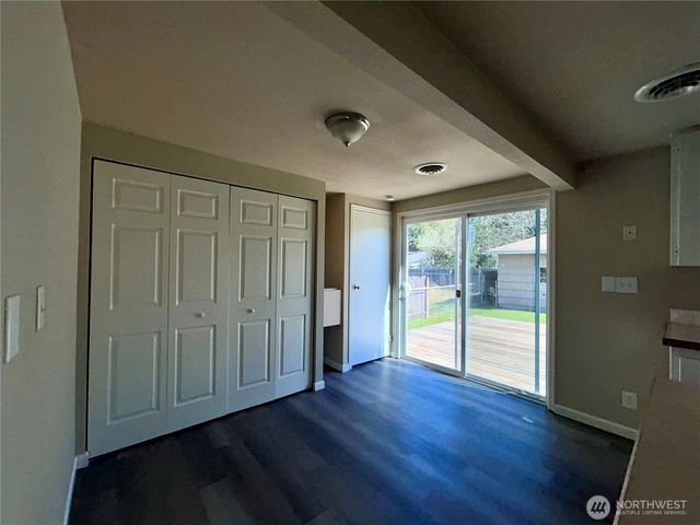 2735 Locust Avenue W, University Place, WA 98466