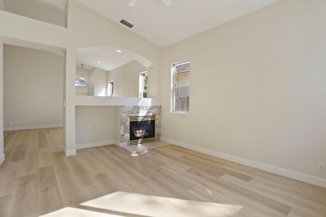 1518 Whitstable Dr, Roseville, CA 95747