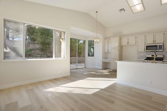 1518 Whitstable Dr, Roseville, CA 95747