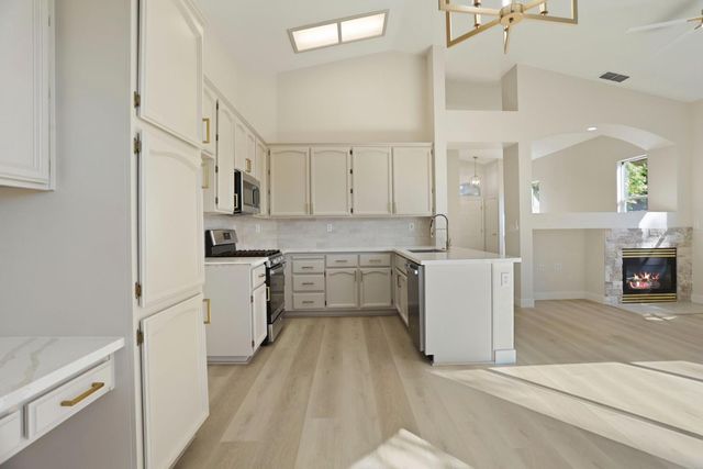 1518 Whitstable Dr, Roseville, CA 95747