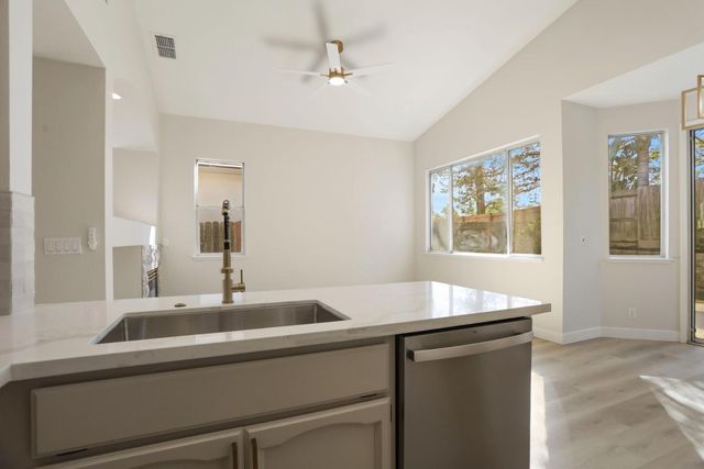 1518 Whitstable Dr, Roseville, CA 95747