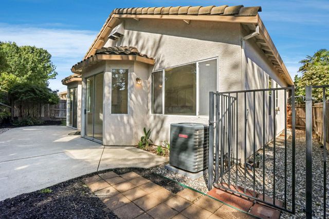 1518 Whitstable Dr, Roseville, CA 95747