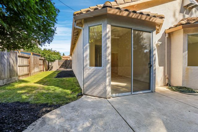 1518 Whitstable Dr, Roseville, CA 95747